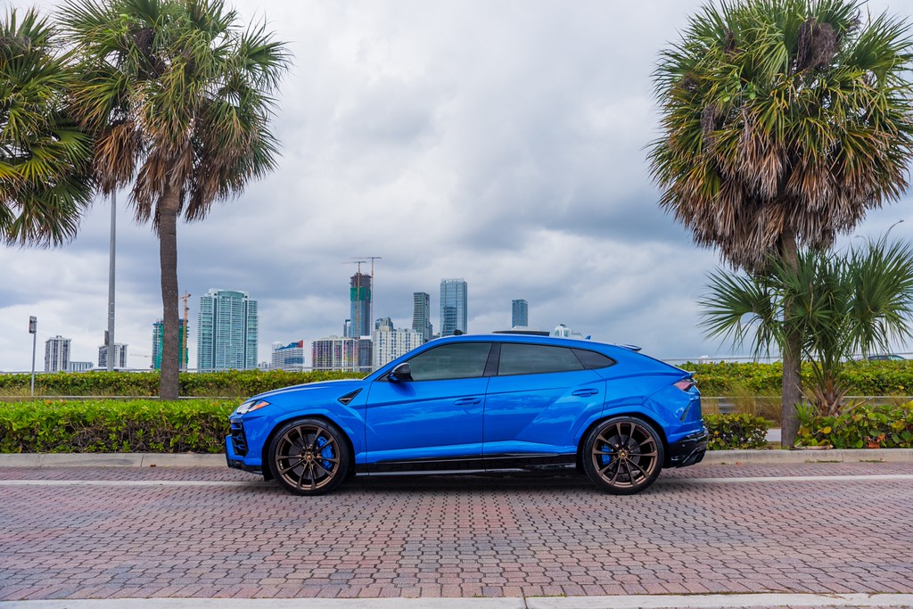 Lamborghini Urus — Blue — photo 4 of 15, Blue exterior with Black interior, available from KEY'D Miami