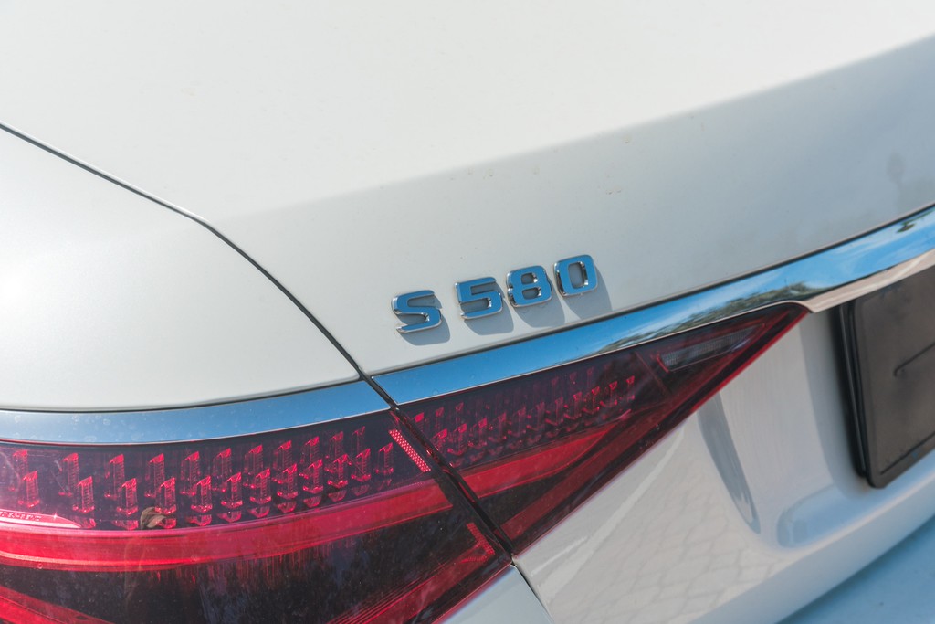 Mercedes-Benz S580 4MATIC LWB — photo 3 of 15, White exterior with Brown interior, available from KEY'D Miami