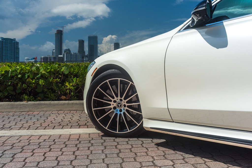 Mercedes-Benz S580 4MATIC LWB — photo 5 of 15, White exterior with Brown interior, available from KEY'D Miami