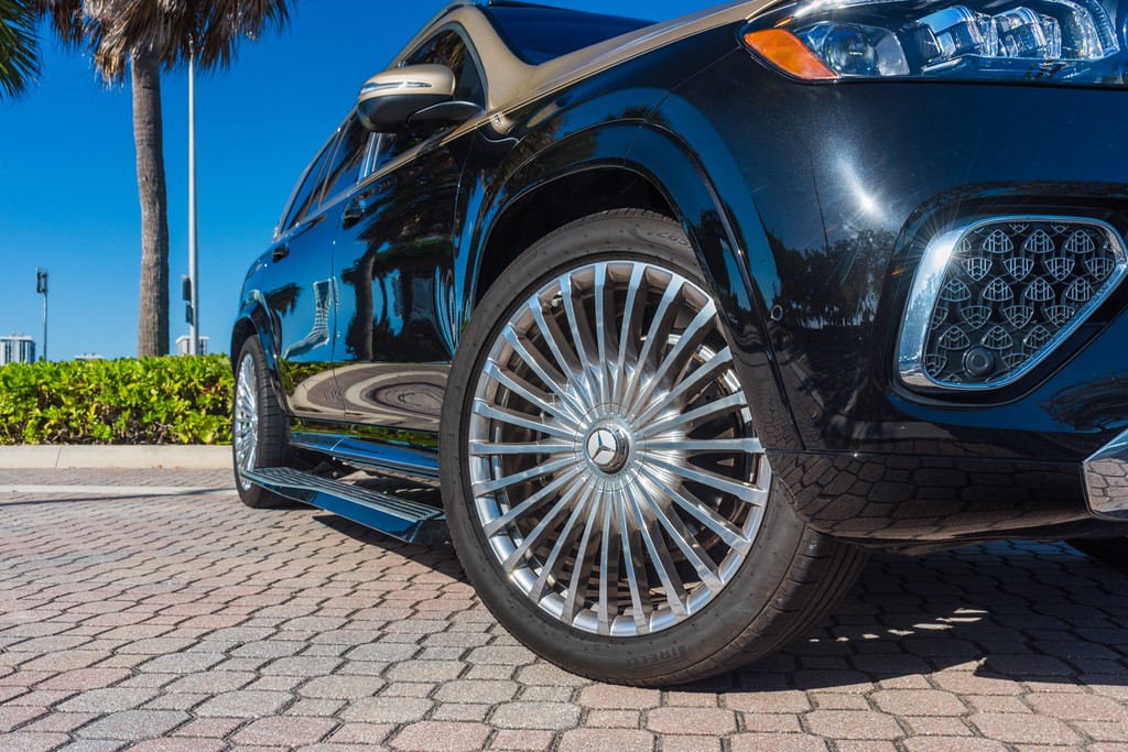 Mercedes-Maybach GLS 600 — photo 3 of 15, Obsidian Black / Kalahari Gold exterior with Black interior, available from KEY'D Miami
